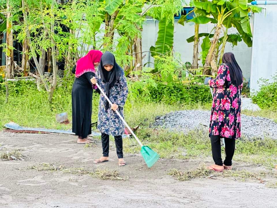 ފަރެސްމާތޮޑާ ރައްޔިތުން ރަށް ޒީނަތްތެރި ކުރުމުގައި
