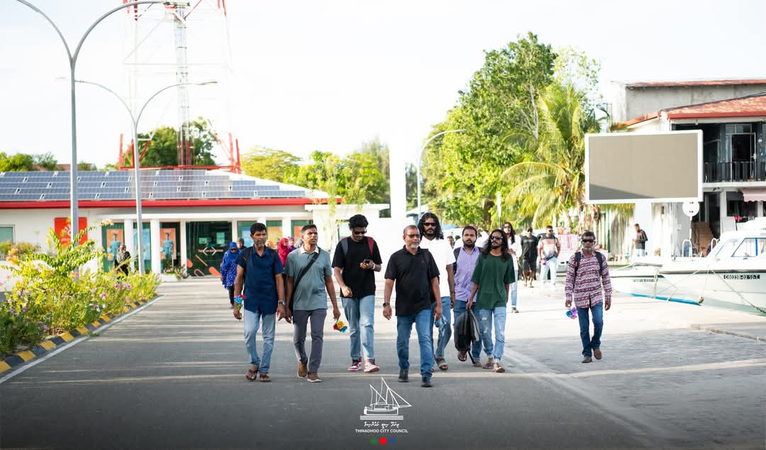 ހައްދުންމަތީ ގަމު ކައުންސިލް އިދާރައިގެ މެންބަރުންނާއި އަންހެނުންގެ ތަރައްޤީއަށް މަސައްކަތްކުރާ ކޮމެޓީގެ މެންބަރުން ތިނަދޫ ސިޓީގައި