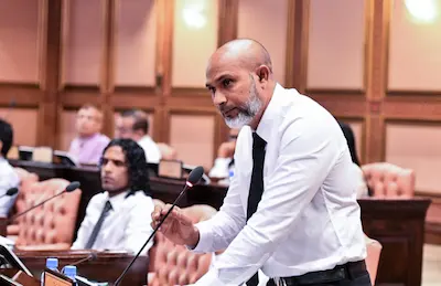 ސަނީފް ވިދާޅުވަނީ ބަރުލަމާނީ ނިޒާމަކަށް ބަދަލުކުރަން ޖެހޭ ސަބަބެއް ނެތް ކަމަށް