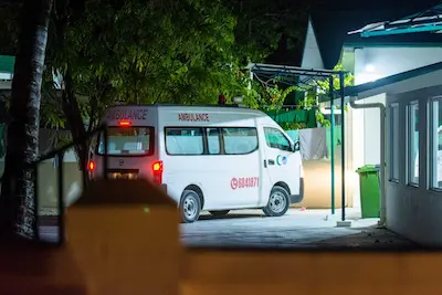 ނަޑެއްލާއިން ފައްސިވި މާބަނޑު އަންހެނަކު ތިނަދޫ ކޮވިޑް ފެސިލިޓީއަށް ގެނެސްފި