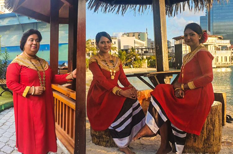 ޖާދުގެ ޖާދޫ ގައި 100 އަށްވުރެ ގިނަ ދިވެހިން