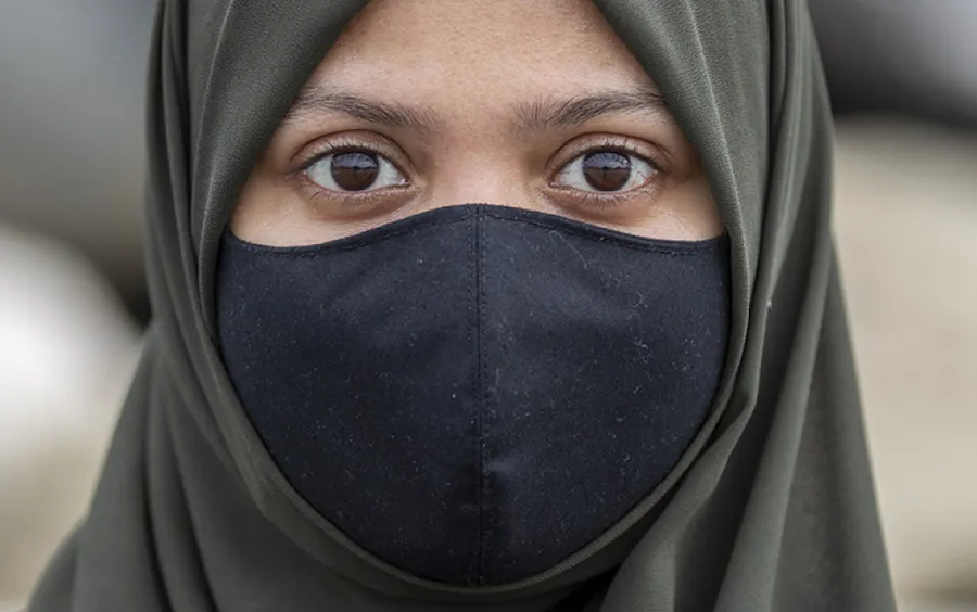 ބޭނުންކުރާ ފޮތި މާސްކު، ދުވާލަކު އެއްފަހަރު ދޮންނަން ޖެހޭ