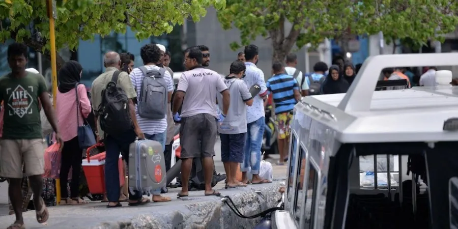 އާބާދީގެ 60% މީހުން ވެކްސިން ފުރިހަމަ ކުރަން ދެން ރަށުން ފުރާ މީހުން ޓެސްޓް ހަދަން ޖެހޭނެ
