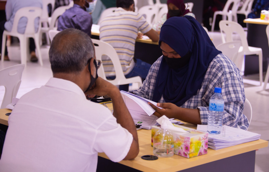 ހިޔާ ފްލެޓްގައި ސޮއި ކުރަން ނުދާ 1000 ފަރާތެއް