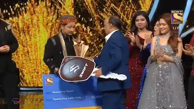 އިންޑިއަން އައިޑޮލް 12 ޕަވަންދީޕް ކާމިޔާބު ކޮށްފި
