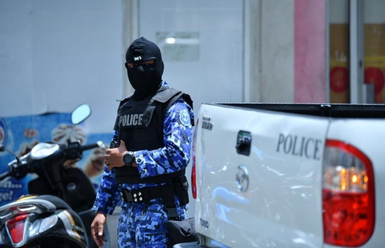 ގެޔަކަށް ވަދެ އަންހެނަކާ މާރާމާރީ ހިންގައިފި