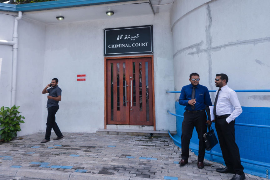 ބަނގުރާ ބުއިކަމަށް އިއުތިރާފްވި މީހެއްގެ ގައިގައި 40 އެތިފަހަރު ދުއްރައިން ތަޅަން ހުކުމް ކޮށްފި