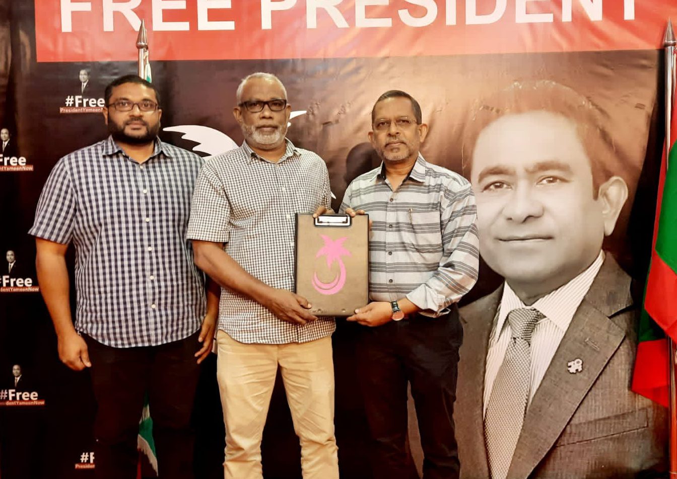 މަޖިލީހުގެ ކުރީގެ އަމީން އާއްމު އަހުމަދު އިދިކޮޅާއި އެކު ސިޔާސީ މައިދާނަށް