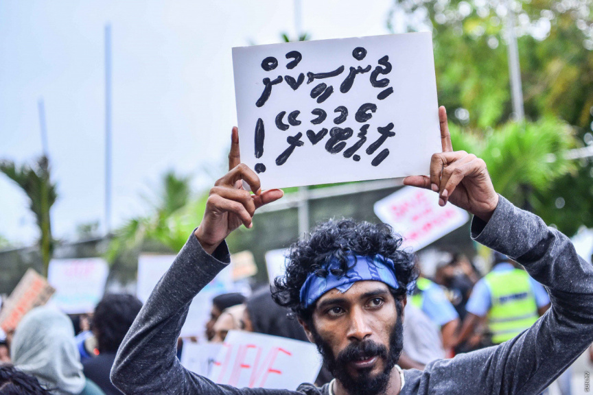 ކުޑަ ފިރިހެން ކުއްޖެއްގެ ކުރިމަތި ފަރާތުގައި އަތްލި މީހަކު 10 އަހަރަށް ޖަލަށްލާން ހުކުމްކޮށްފި