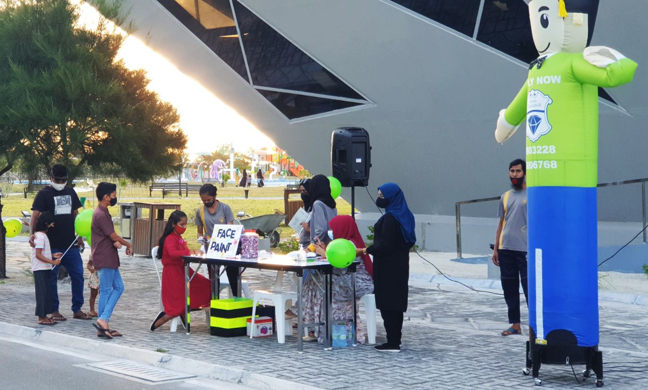އެވިޑް ކޮލެޖުގެ ޕްރޮމޯޝަން ޙަރަކާތްތަކެއް ތިނަދޫގައި ފަށައިފި