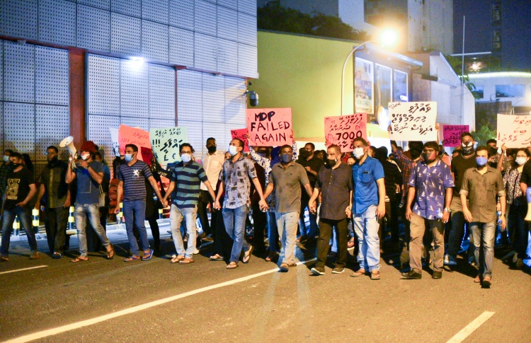 އަންނަ ހުކުރު ދުވަހު އިދިކޮޅުން އިހުތިޖާޖަށް  ނުކުންނަނީ