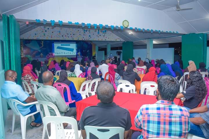 ފިޔޯރީ ސްކޫލުގެ ބެލެނިވެރިން ހޭލުންތެރިކުރުވުމުގެ ޕްރޮގްރާމެއް ފުލުހުން ކުރިއަށް ގެންގޮސްފި