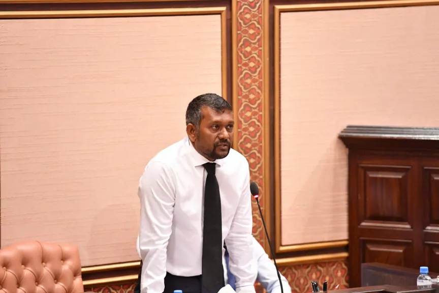 ބިދޭސީންގެ މައްސަލަ ހައްލުނުވެއްޖެނަމަ އަހަރެއްގެ ތެރޭގައި އިސްތިއުފާ ދެއްވާނެކަމަށް ވިދާޅުވެފައިނުވާނެ: ފައްޔާޒް