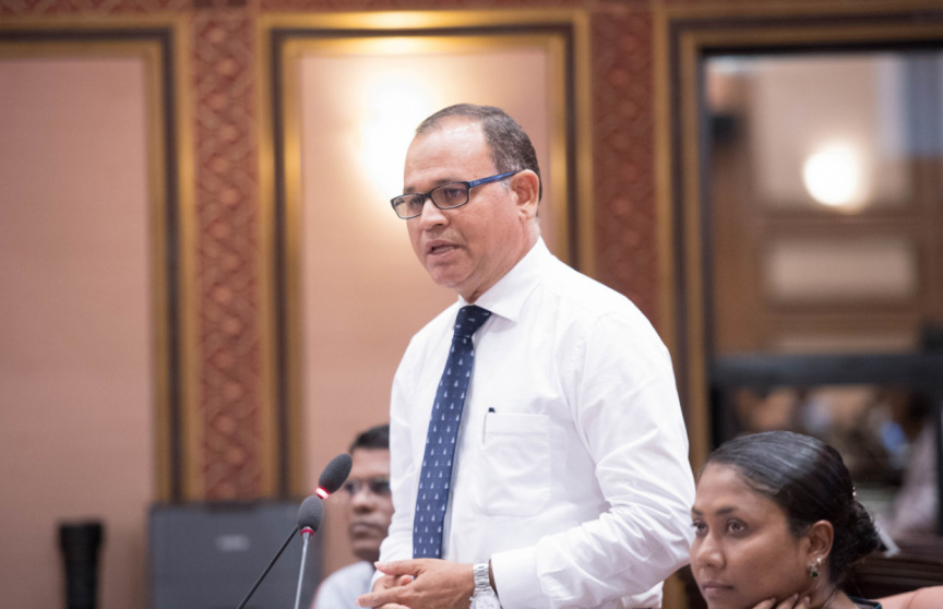 ރައީސް ސޯލިހު މަޤާމުން އެކަހެރި ކުރުމަށް ގޮވާލާ މަޖުލީހަށް ކުއްލި މައްސަލައެއް ހުށަހަޅައިފި