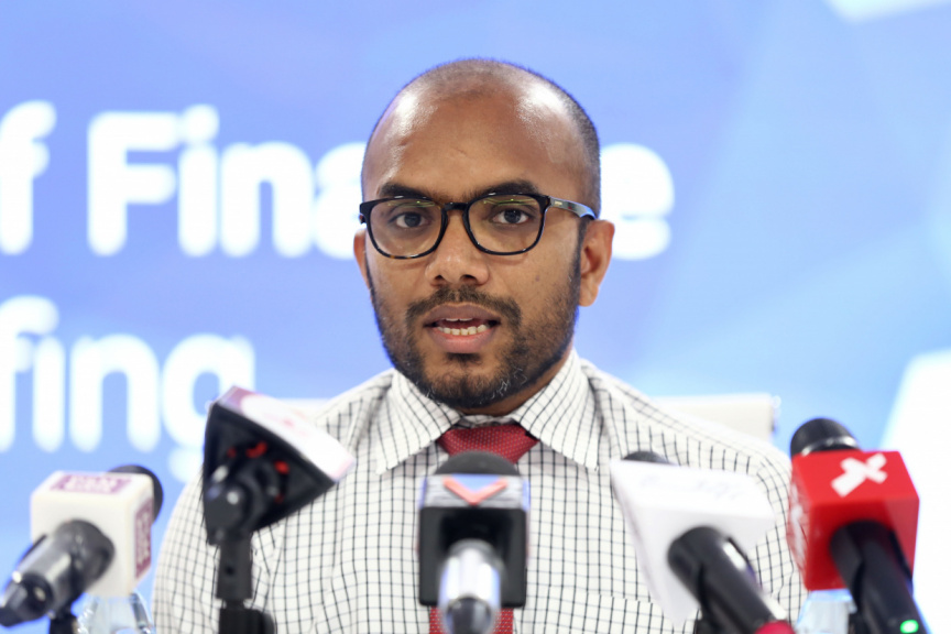 ސަރުކާރުގެ މަޝްރޫޢުތައް ލަސްވާނަމަ މެނޭޖްކުރާ މުވައްޒަފާމެދު ފިޔަވަޅު އަޅާނަން: ފިނޭންސް މިނިސްޓަރ