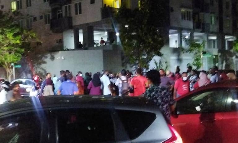 އިންޑިޔާ ސިފައިން ރާއްޖެއިން ބޭލުމަށް ގޮވާލާ މުޒާހަރާކޮށްފި