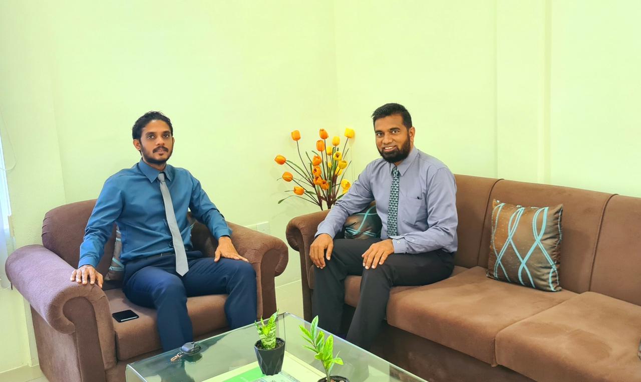 ގދ. އަތޮޅު ކައުންސިލްގެ ރައީސް، ތިނަދޫ އެފްސީއެސްސީގެ  އިސްވެރިޔާއާއި ބައްދަލުކުރައްވައިފި