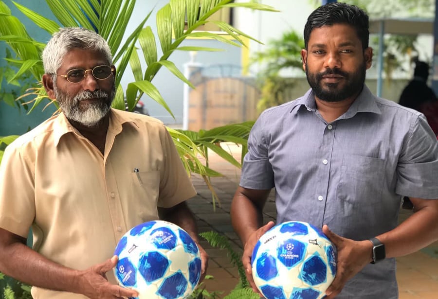 ހަވަރު ސްޕޯޓްސްގެ ފަރާތުން  ގދ. އަތޮޅު ތައުލީމީ މަރުކަޒަށް  ފުޓްބޯޅަ ހަދިޔާކޮށްފި