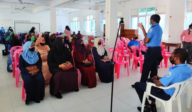 ހޯޑެއްދޫ ސްކޫލްގެ ބެލެނެވެރިންނަށް މައުލޫމާތު ސެޝަނެއް ބާއްވައިފި