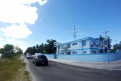 ދެފުލުހެއްގެ ލޮލަށް ބްލީޗް ޖަހައިފި