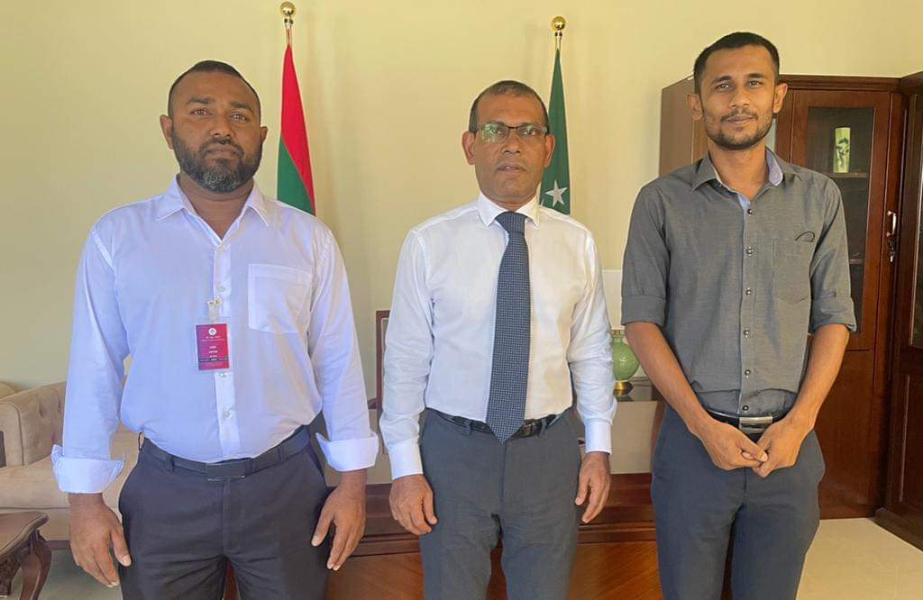 ހޯޑެއްދޫ ކައުންސިލްގެ ރައީސް އާއި ދާއިރާގެ މެމްބަރު 3 ކަމެއްގައި ރައީސް ނަޝީދާއި މަޝްވަރާކޮށްފި