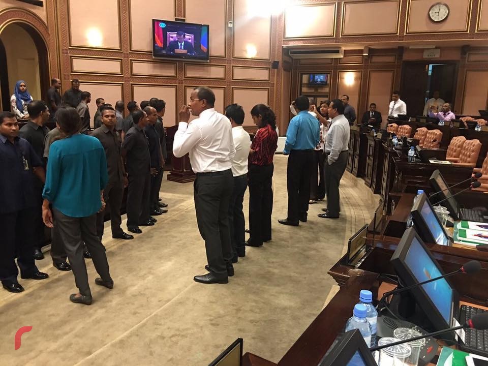 ދައުރުން ބޭރުން މާދަމާ ބާއްވާ މަޖުލީހުގެ ޖަލްސާ ބޮއިކޮޓް ކުރަނީ