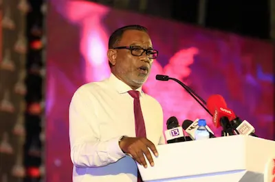 މައުމޫންއަކީ އަމިއްލަ ލެޔަށް ހަރާންކޯރުވެ ހުންނެވި ބޭފުޅެއް: އަދުރޭ