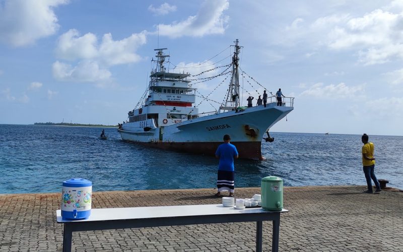 ފެލިވަރުގައި އޮތް 100 ޓަނުގެ މަސް ގަނެވޭ ބޯޓު ހުވަދު އަތޮޅަށް ބަދަލުކުރަން މަސްވެރިން ގޮވާލައިފި