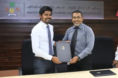 ކޮލަމާފުށީ މަގުތަކުގައި ތާރު އެޅުމުގެ މަސައްކަތް އާރު.ޑީ.ސީއާ ހަވާލުކޮށްފި