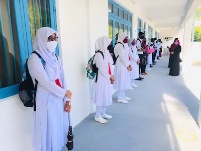 ފުރަތަމަ ހަފްތާގައި ދަރިވަރުން ސްކޫލަށް ހާޒިރުވާން ޖެހެނީ ދެދުވަހު