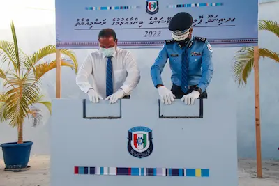 ތިނަދޫ ޕޮލިސް ސްޓޭޝަން ރޯކޮށްލިތާ 10 އަހަރު ފަހުން އާ އިމާރާތުގެ ބިންގާ އަޅައިފި