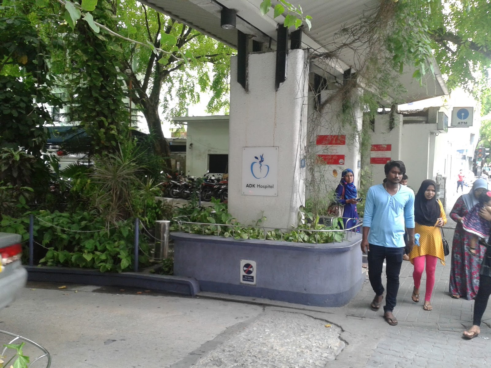 ކޮވިޑް-19: ފެންދުލި ފަޅައިގެން ދިޔަ މާބަނޑު މީހަކު ހޮސްޕިޓަލުން ނުބަލާ ގެޔަށް ފޮނުވާލައިފި