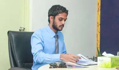ކޮވިޑުގެ ހަތަރުވަނަ ރާޅުގައި ޚިދުމަތް ދެވޭނެ ކެޕޭސިޓީއެއް ނެތް ކަމަށް ޑޮކްޓަރުން ވިދާޅުވާއިރު ސަރުކާރުން ފަރުވާކުޑަ ކުރަނީ ކީއްވެގެންތޯ! -ގދރައީސް
