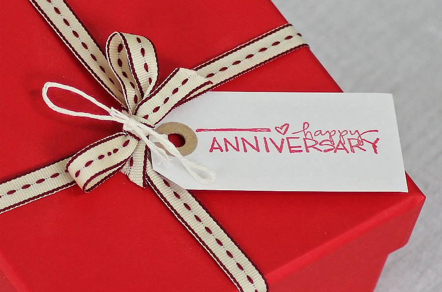 “ވެޑިން އެނިވަރސަރީ” ފާހަގަކުރުމަކީ ކޮންކަހަލަ ކަމެއް؟