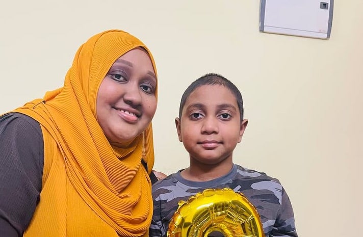 ކެންސަރާއި ހަނގުރާމަ ކުރި މަޔަކާއި ދަރިއެއްގެ ހިތްވަރުގަދަ މެސެޖެއް