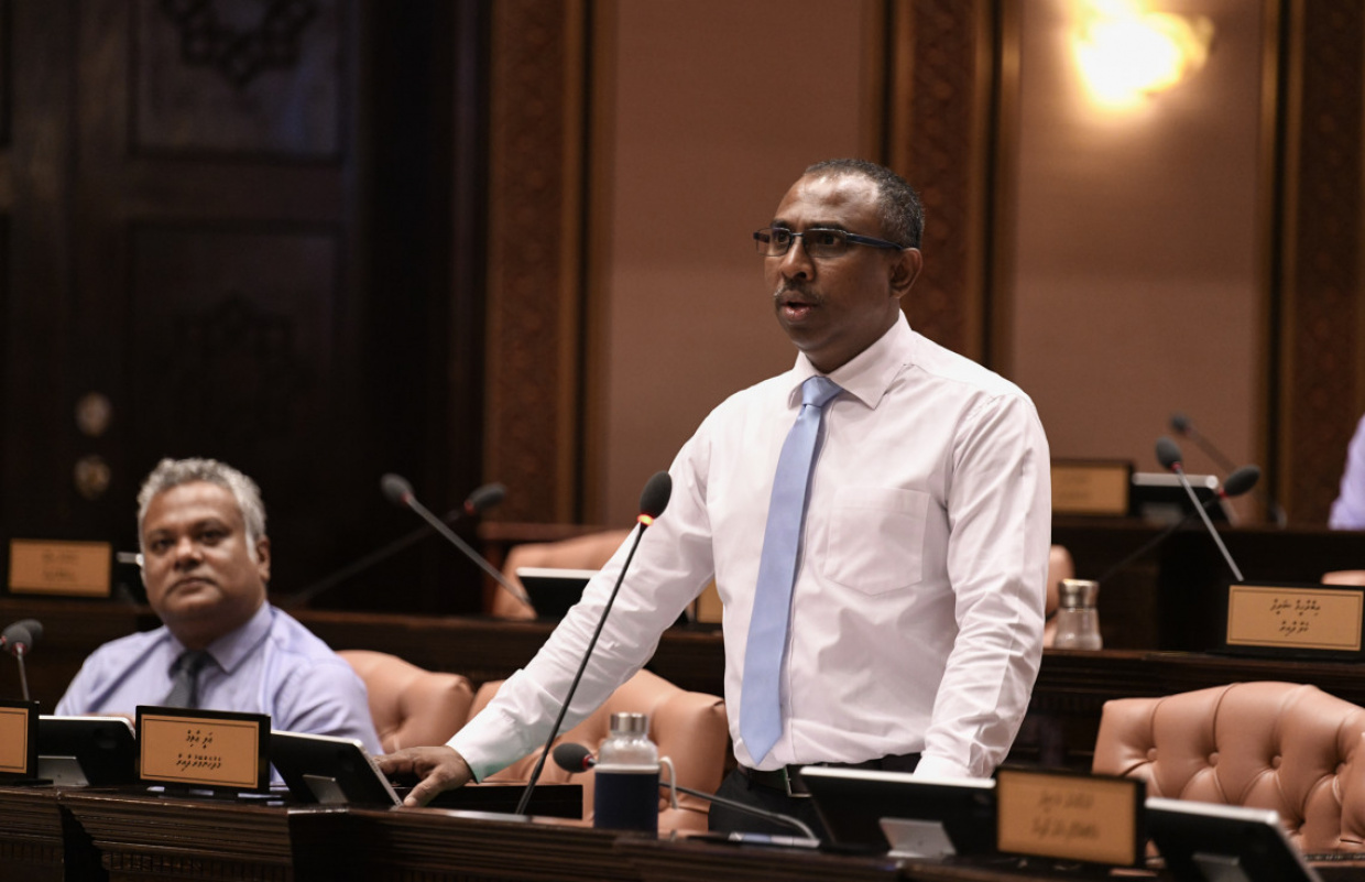 ޔާމީން އަބުރާ ޖަލަށް ނުލެވޭނަމަ އެމްޑިޕީއަށް އިތުބާރުކޮށް ވޯޓު  ދޭންޖެހޭ ސަބަބެއް ނެތް: އާޒިމް