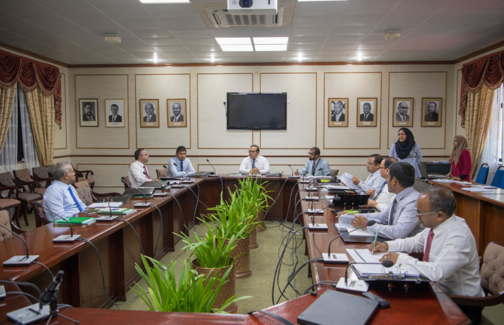 އިންޑިޔާ އައުޓް ހަރަކާތްތަކާއި ގުޅިގެން ހޯމް މިނިސްޓްރީއާއި ފުލުހުން މިއަދު މަޖިލީހަށް ހާޒިރުކުރަނީ