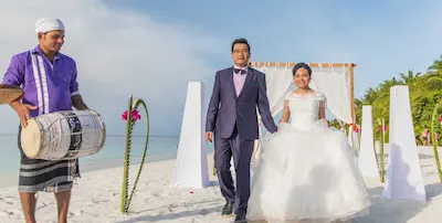 ދިވެހި ކައިވެނި ހަފްލާތަކުން ތަފާތު ދީންތަކުގެ  ސަޤާފަތް