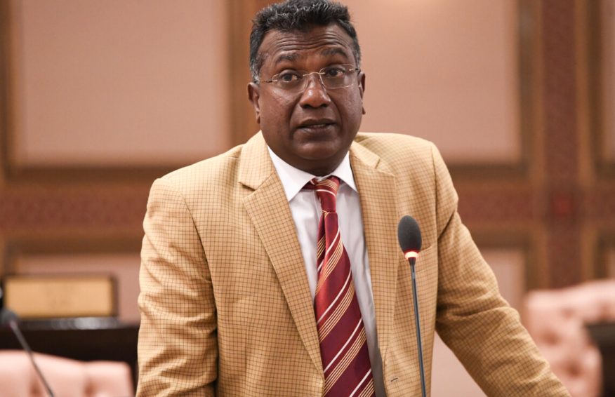 ރާއްޖޭގައި ވިޔަފާރިކުރަން ބޭނުންނަމަ އެވަގުތު ހުންނަ ރައީސަށް 115 ފަހަރު ގުދުވާން އެބަޖެހޭ: ޖާބިރު