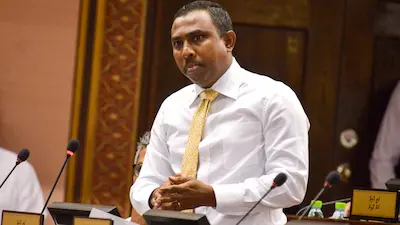 ކޮވިޑަކީ މިހާރު އާދައިގެ ރޯގާއެއް، މާސްކު އެޅުން މަޖުބޫރުކުރުން ހުއްޓާލަން ޖެހޭ – އާޒިމް