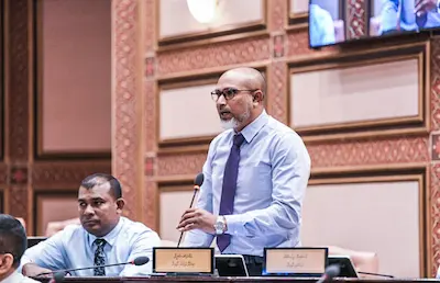 އެންމެ އަވަހަށް ފޯނަށް ޖަވާބު ދެއްވާ ސަރުކާރުގެ ވަޒީރަކީ މިނިސްޓަރު ފައްޔާޒު: ސަނީފް