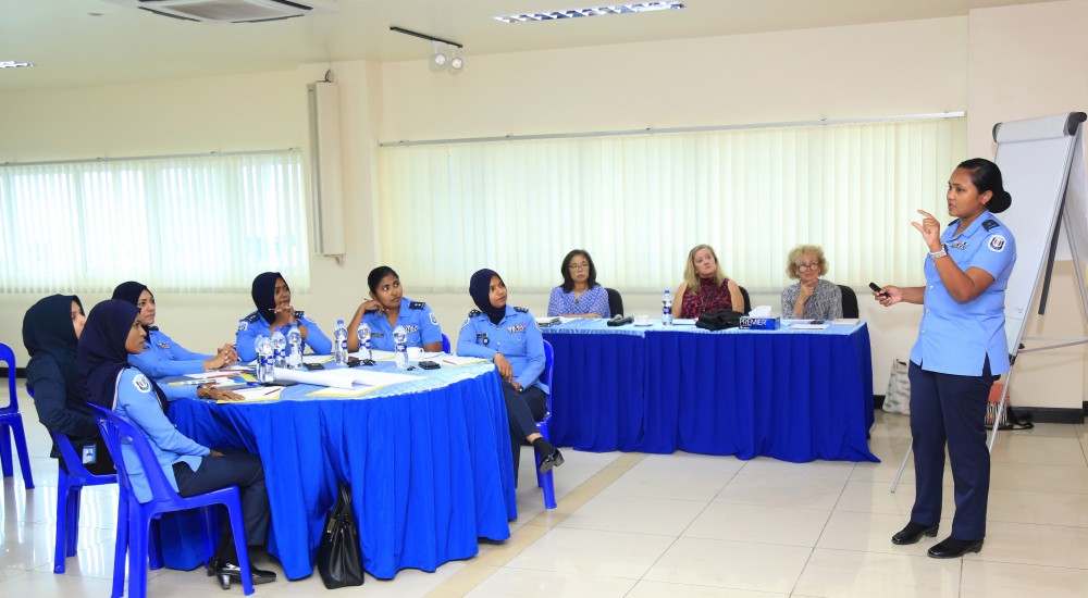 ދިވެހި އަންހެން ފުލުހުންގެ ޚިދުމަތުގެ ތެއްތިރީސް