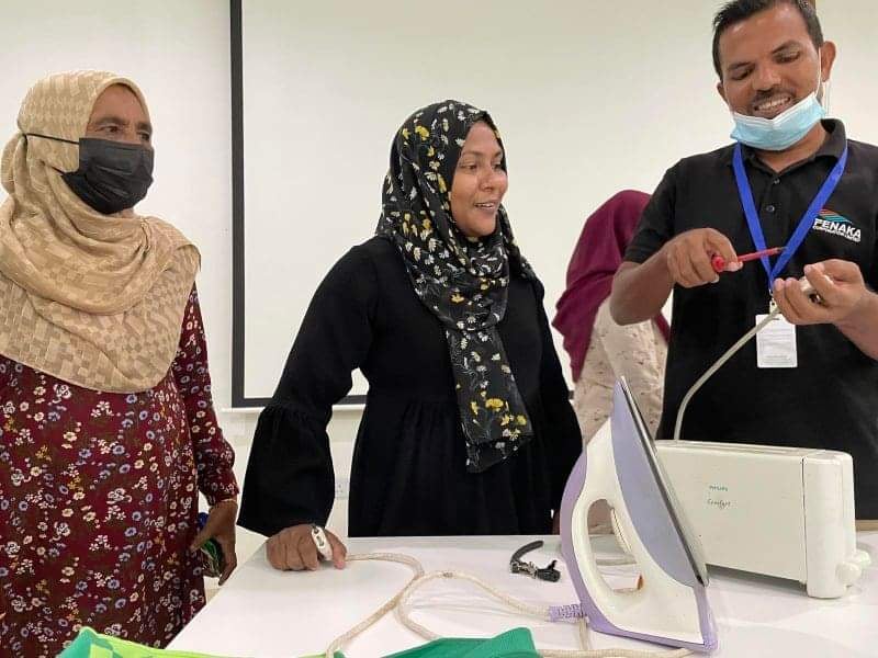 ފެނަކަ އިންސްޓިޓިއުޓް އަދި މަޑަވެލި ޑަބްލިޔުޑީސީ ގުޅިގެން ކަރަންޓު މައްސަލަތައް ހައްލުކުރަން ދަސްކުރުމުގެ ޕްރޮގްރާމެއް ކުރިއަށް ގެންގޮސްފި