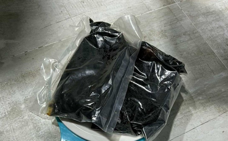 12 ކިލޯގެ މަސްތުވާތަކެއްޗާއެކު އިންޑިއާ ފިރިހެނަކު ހައްޔަރުކޮށްފި