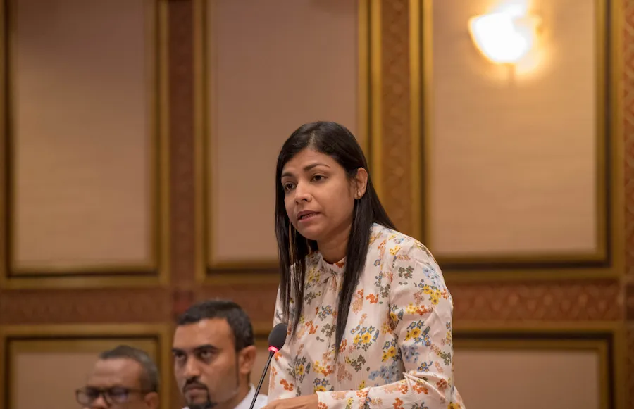 ޕާޓީތެރޭގައި ފިތުނަ އުފައްދައިގެން ކެމްޕެއިން ނުކުރުމަށް ރޮޒެއިނާ ގޮވާލައްވައިފި