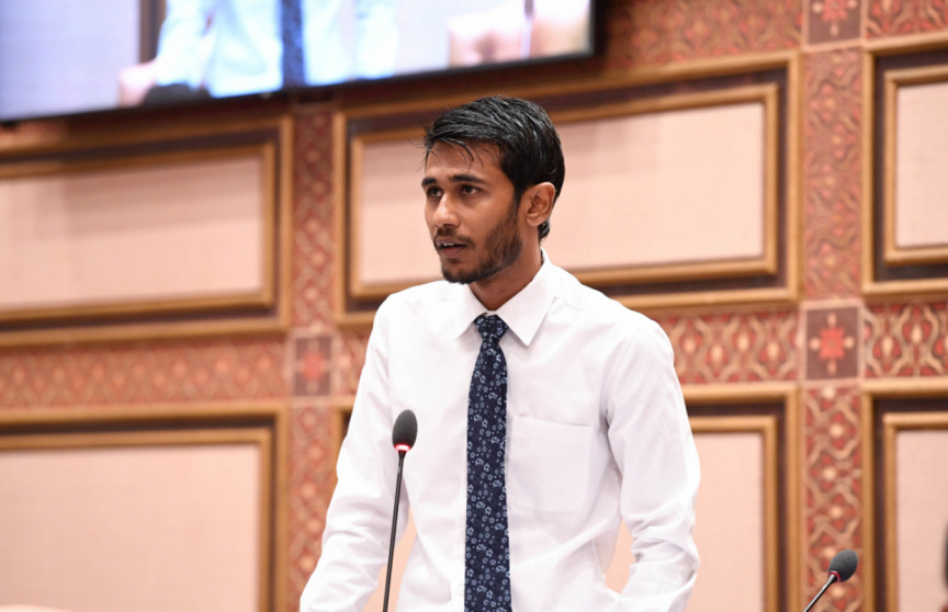 ތެލުގެ އަގާއި އެއްވަރަށް ބާނާ މަހަށް ހަމަ އަގު ނުލިބޭތީ މަސްވެރިން ޝަކުވާ ކުރޭ: ފިރުޝާން