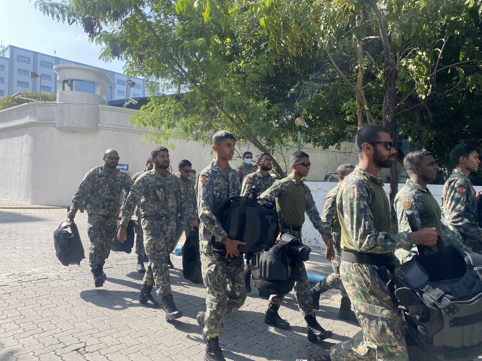 އިންޑިއާ އައުޓް މުޒާހަރާ: މުޒާހަރާ ހުއްޓުވުމަށް ސިފައިން ތައްޔާރީހާލަތުގައި