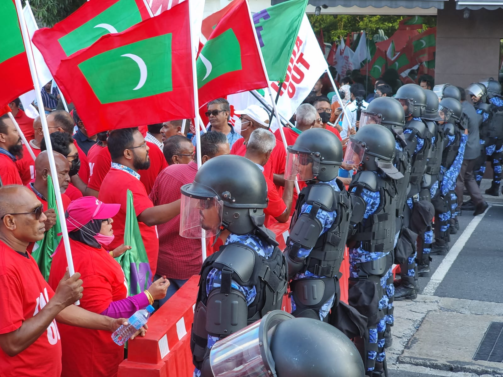 މުޒާހަރާ ހުއްޓުވަން އިންޑިއާ ސިފައިން އުޅުނު ކަމުގެ ތުހުމަތުތަކެއް