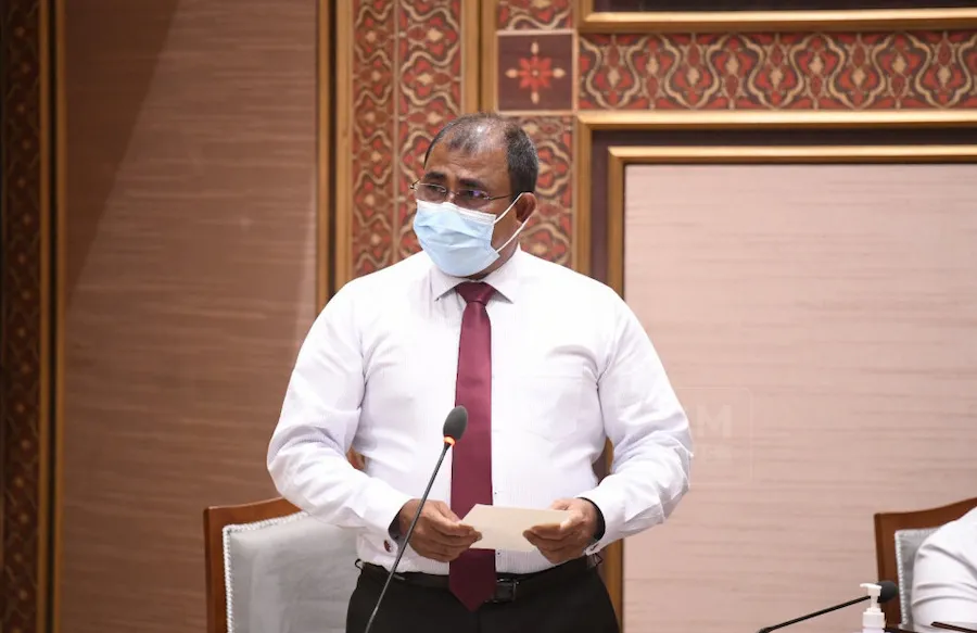 ރޯދަމަހު ބާއްވާ މަޖިލީހުގެ ފުރަތަމަ ޖަލްސާގައި, މިނިސްޓަރ މައުސޫމާއި ސުވާލުކުރެއްވުން