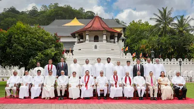 ސްރީލަންކާގެ ކެބިނެޓްގެ ހުރިހާ ވަޒީރުން އިސްތިއުފާ ދެެއްވައިފި
